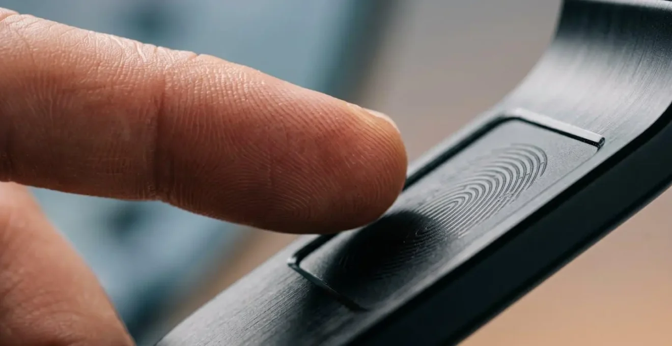 Processus de capture d'empreinte digitale pour création d'un gabarit biométrique de référence